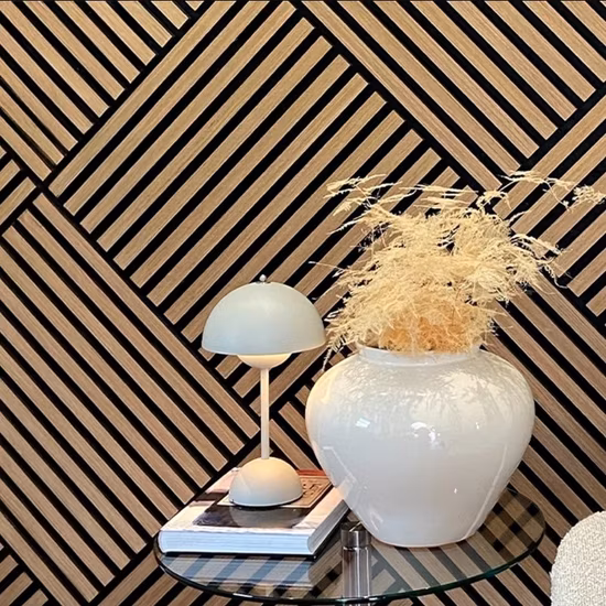 Eleganti pannelli acustici in legno impiallacciato per spazi eleganti