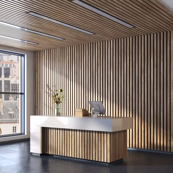 Pannelli acustici in doghe di legno: il design moderno incontra il controllo del suono in camera da letto